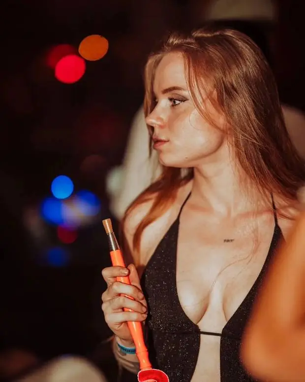 Sesión de hookah en zona VIP nocturna